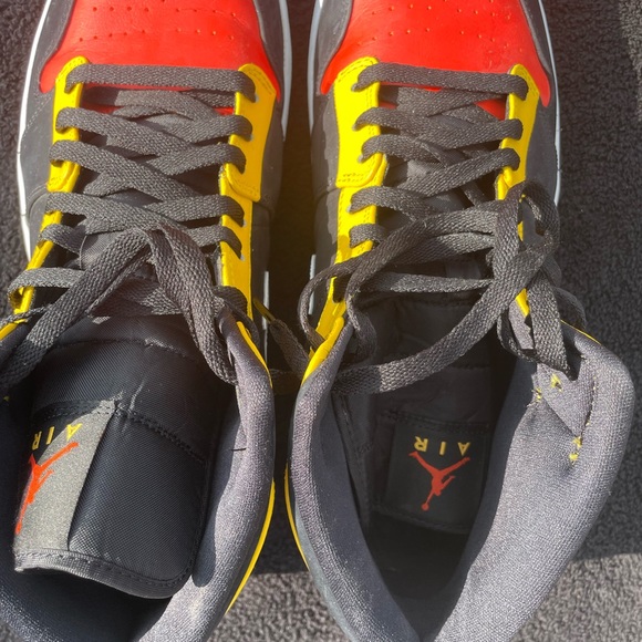 Jordan 1 men size 14 orange/black. - Picture 3 of 5